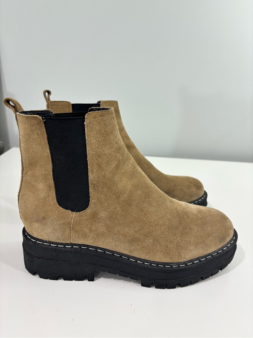Marc Fisher Padnia Tan Suede Chelsea Lug Boots Sz 9 - Picture 4 of 12